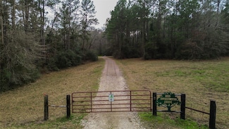 399 Cleveland Rd, Oakhurst, TX 77359