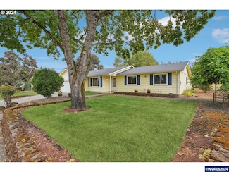 325 Hazel St, Silverton, OR 97381