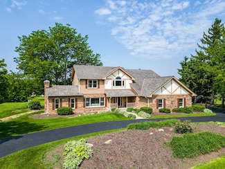 1520 Daybreak Dr, Libertyville, IL 60048