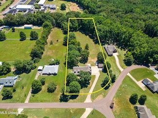 3500 Lake Grove Dr, Hernando, MS 38632