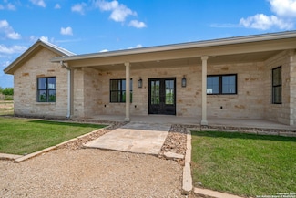 1216 County Road 424, Hondo, TX 78861
