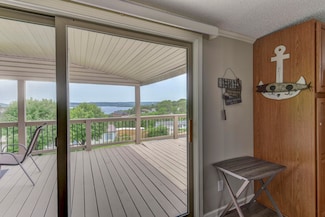269 Moore Ln, Blue Eye, MO 65611