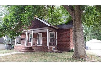 70 Park St, Carlisle, IA 50047