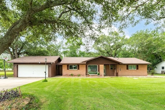 6915 Oak Bend Dr, Alvin, TX 77511