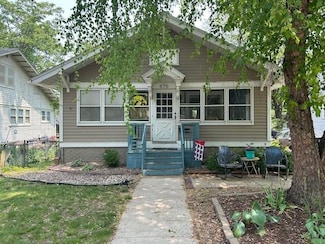 675 34th St, Des Moines, IA 50312