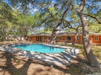 522 Woodcrest Dr, San Antonio, TX 78209