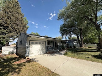 670 N 9th St, Lander, WY 82520