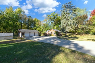 306 Eubank St, Novi, MI 48377