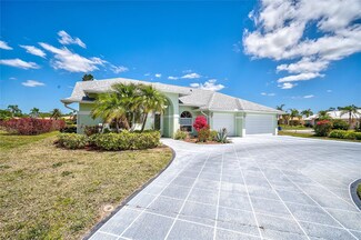 2220 E Village Cir, Venice, FL 34293