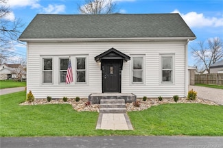30 S Water St, Pekin, IN 47165
