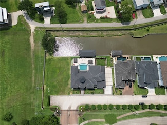 307 Blue Water Way Pvt Way, Kemah, TX 77565