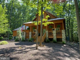 8 Tomahawk Cir, Hazleton, PA 18202