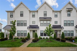 8937 Eager Rd, St. Louis, MO 63144