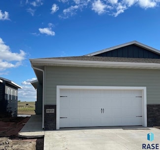 9619 W Tunis Dr, Sioux Falls, SD 57106