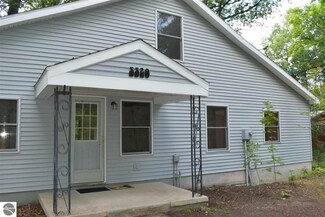 5520 Indian Hill Rd, Honor, MI 49640