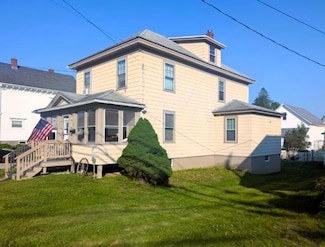 28 Central St, Farmington, NH 03835