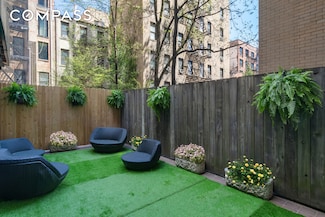 207 E 74th St Unit 1J, New York, NY 10021