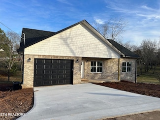 370 Woods View Cir, Kodak, TN 37764