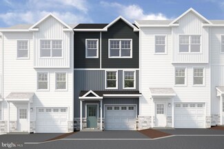170 Highpoint Park Dr, Pleasant Gap, PA 16823