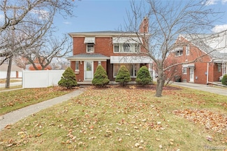 2082 Vernier Rd, Grosse Pointe Woods, MI 48236