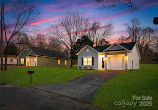 1129 Thayer Glen Ct, Charlotte, NC 28213