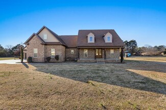 105 Fieldwood Dr, Tuscumbia, AL 35674