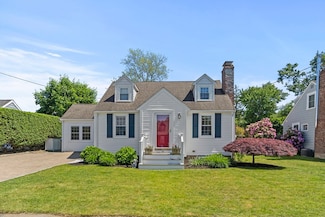 12 Willow St, Wakefield, MA 01880