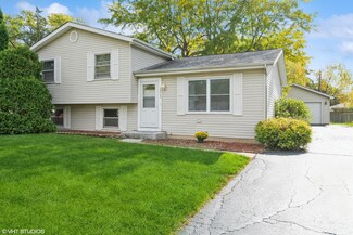2213 Valley Dr, Lindenhurst, IL 60046