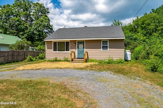 90 Unionville Feura Bush Rd, Feura Bush, NY 12067