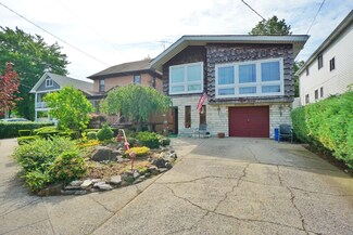 820 W Fingerboard Rd, Staten Island, NY 10305