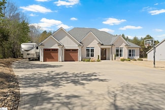 47 Wofford Rd, Taylors, SC 29687