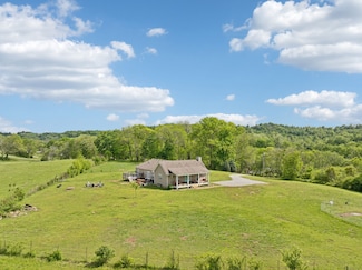 2430 Santa fe Pike, Columbia, TN 38401