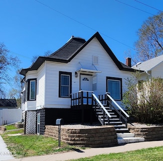 337 8th Ave NW, Valley City, ND 58072