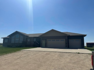 25671 Kibbee Ct, Mitchell, SD 57301
