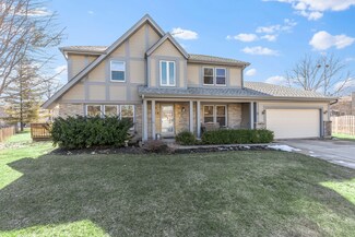 8 Hampton Ct, Mundelein, IL 60060