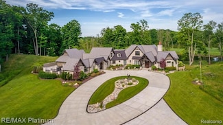 1286 Gray Fox Ct, Howell, MI 48843