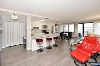 277 Prospect Ave Unit 10F, Hackensack, NJ 07601