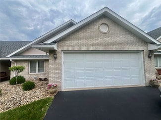 155 Nesbitt Rd, New Castle, PA 16105