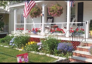 75 Ledgelawn Ave, Bar Harbor, ME 04609