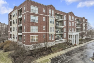 715 Astor Ln Unit 201, Wheeling, IL 60090