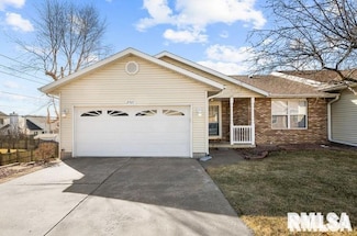 2521 W 63rd St, Davenport, IA 52806