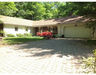 10 Hales Hollow, Dover, MA 02030