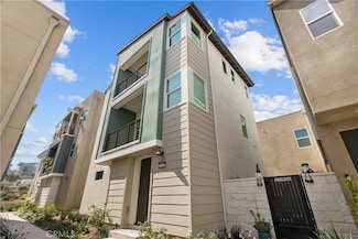 27422 Pioneer Ct, Valencia, CA 91381