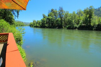 631 Fielder Ln, Grants Pass, OR 97526
