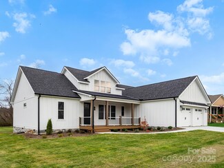 85 E Mandrel Way, Hendersonville, NC 28792