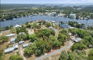 505 SE Riverside Dr, Steinhatchee, FL 32359