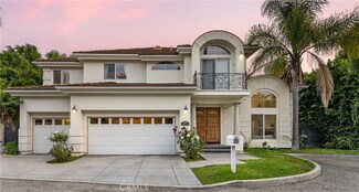 16050 Woodley Park Ln, Encino, CA 91436