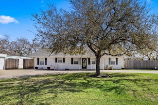 483 Riverside Dr, Palacios, TX 77465