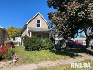 1942 Claussen St, Davenport, IA 52802