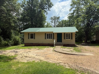 81 Meadowbrook Cir, West Point, MS 39773